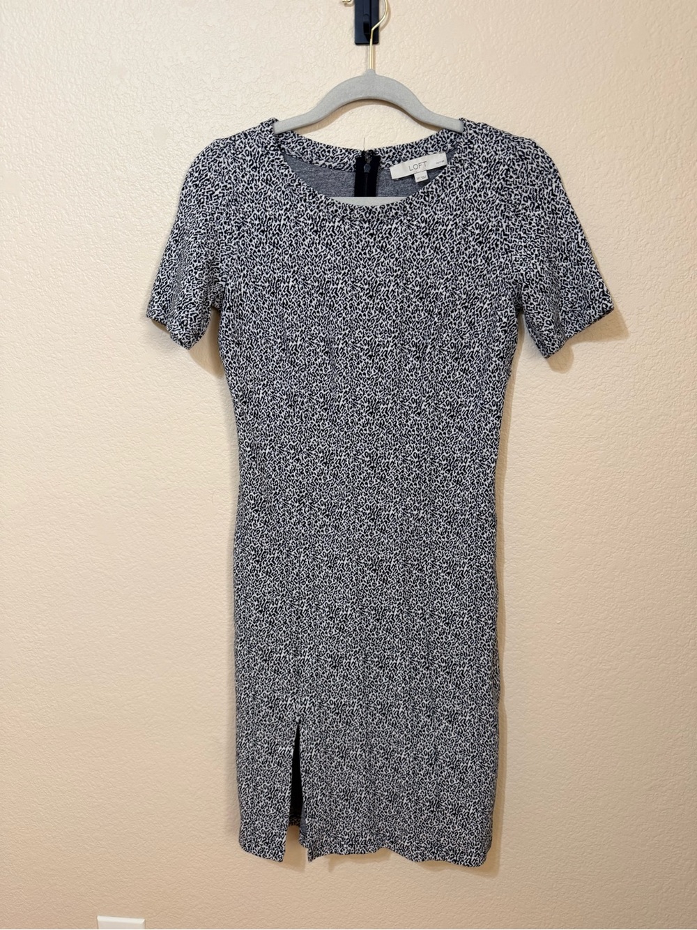 LOFT Black and White Speckled Short Sleeve Sheath Dress